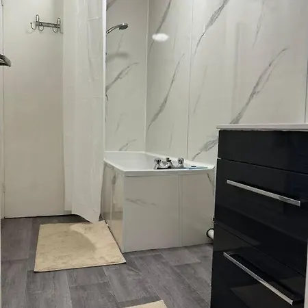 2 • Double Bed In King's Cross *