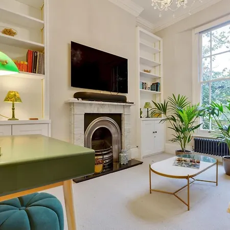 Bright Camberwell Georgian Apartment London