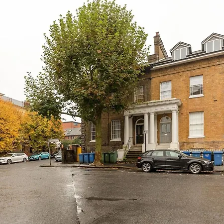 Bright Camberwell Georgian Apartment London