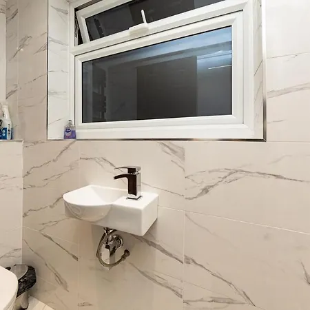 Bonneville House, Private Jacuzzi And Modern Interior
