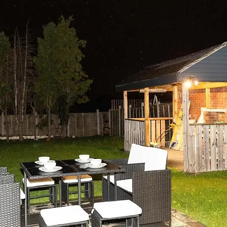 Bonneville House, Private Jacuzzi And Modern Interior Holiday home *