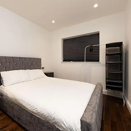 Bonneville House, Private Jacuzzi And Modern Interior Holiday home London
