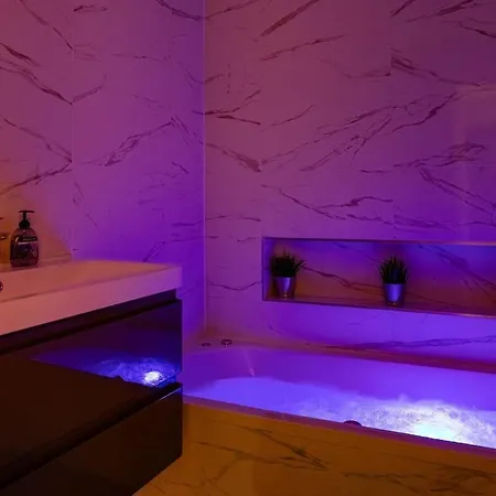 Holiday home Bonneville House, Private Jacuzzi And Modern Interior London
