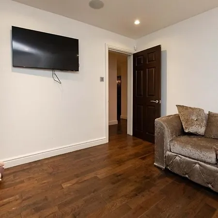 Bonneville House, Private Jacuzzi And Modern Interior Holiday home London