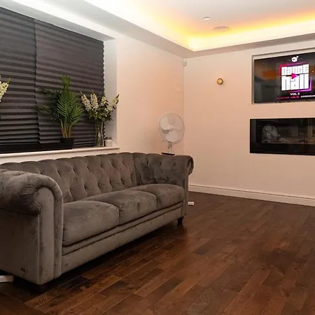 Holiday home Bonneville House, Private Jacuzzi And Modern Interior London