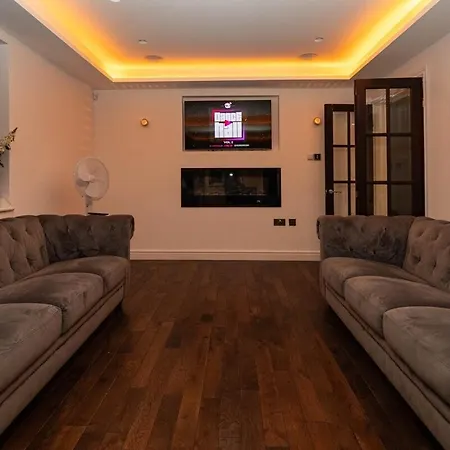 Bonneville House, Private Jacuzzi And Modern Interior