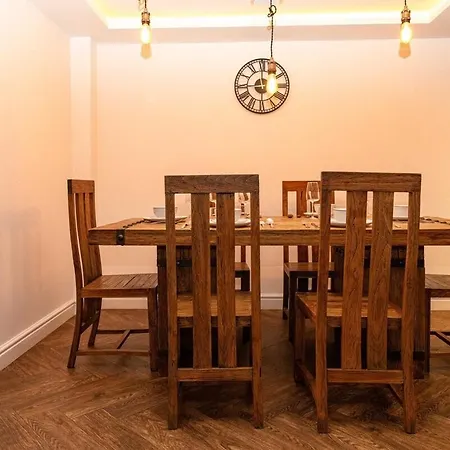 Bonneville House, Private Jacuzzi And Modern Interior * London
