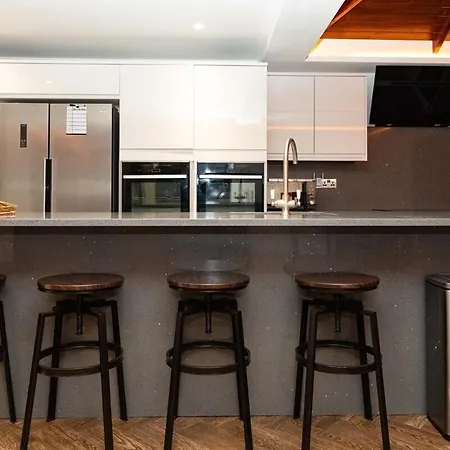 Bonneville House, Private Jacuzzi And Modern Interior Holiday home