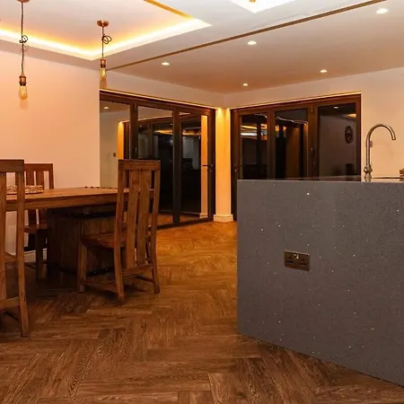 Bonneville House, Private Jacuzzi And Modern Interior * London