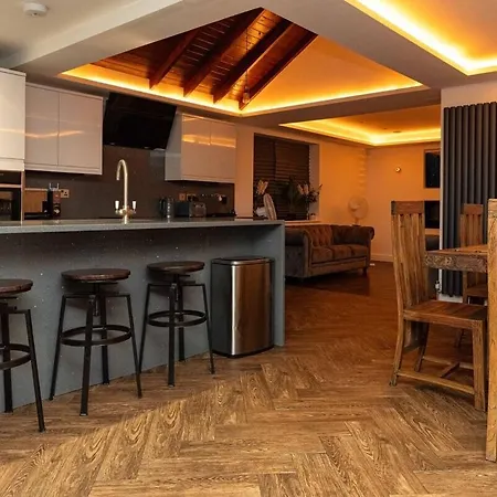 Bonneville House, Private Jacuzzi And Modern Interior Holiday home