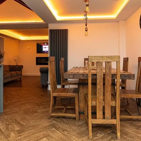 Holiday home Bonneville House, Private Jacuzzi And Modern Interior London