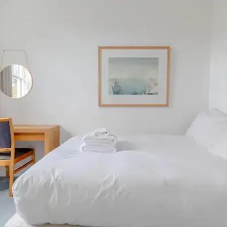 Beautifully Designed 2bd House - By Queen's Park! London