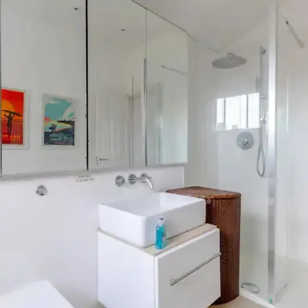 Beautifully Designed 2bd House - By Queen's Park! Holiday home London
