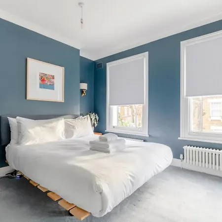 Beautifully Designed 2bd House - By Queen's Park! * London