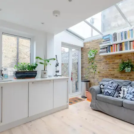 Holiday home Beautifully Designed 2bd House - By Queen's Park!