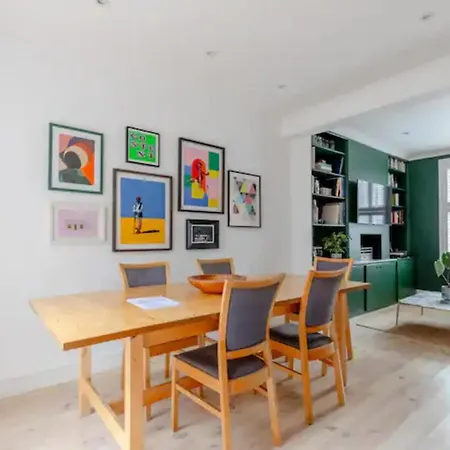 Beautifully Designed 2bd House - By Queen's Park! Holiday home London