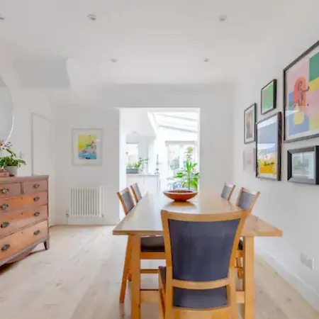 Beautifully Designed 2bd House - By Queen's Park! * London