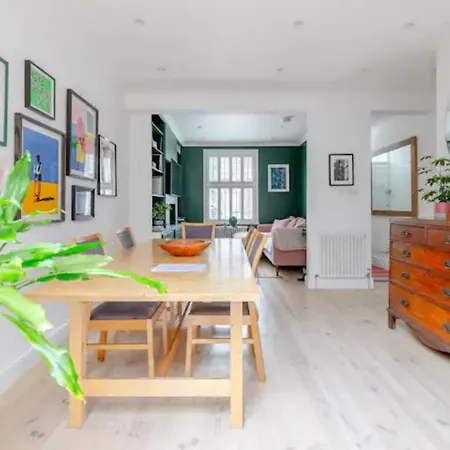 Beautifully Designed 2bd House - By Queen's Park! London
