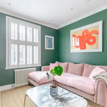 Beautifully Designed 2bd House - By Queen's Park! Holiday home London