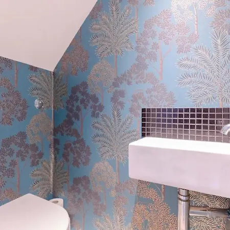 Beautifully Designed 2bd House - By Queen's Park! Holiday home *
