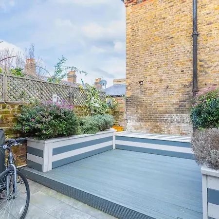 Holiday home Beautifully Designed 2bd House - By Queen's Park! London