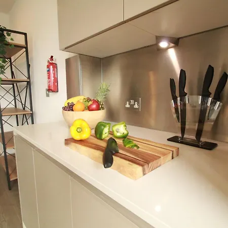 Ft6 Penthouse Apartment