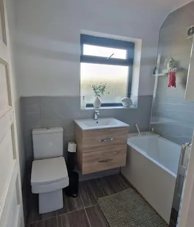 Appartamento 15 Minutes Away From Famous Wimbledon, An Inviting Family