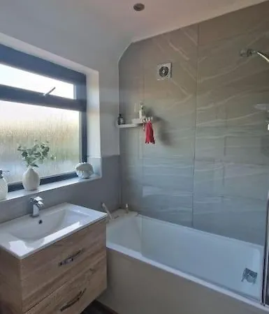 Appartamento 15 Minutes Away From Famous Wimbledon, An Inviting Family