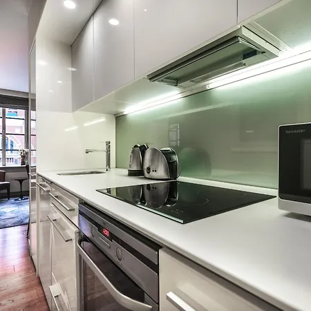 Servised On Artillery Lane Aparthotel 4*