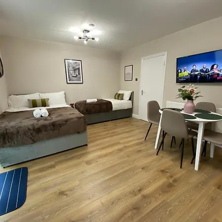Camden Town Apartment *