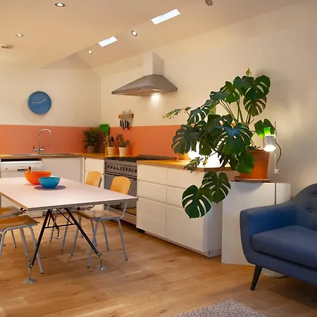 Stunning 3-bedroom Townhouse In Superb Location * London