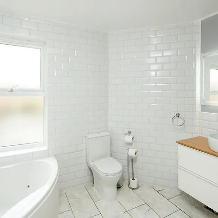 Apartment Spacious For Up To 4! Sofa Bed *