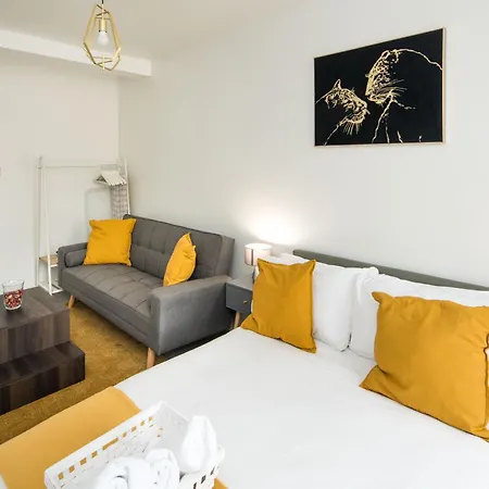 Apartment Spacious For Up To 4! Sofa Bed *