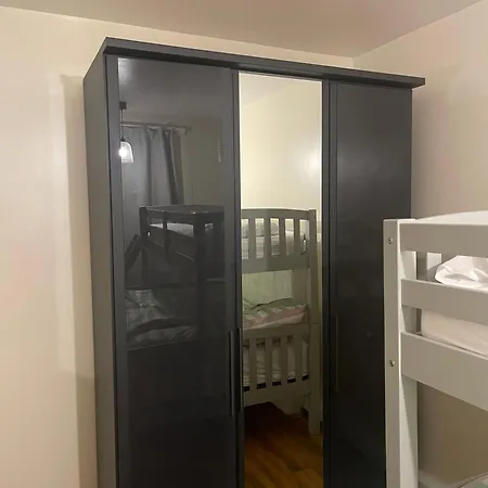 Apartment Newly Decorated 2 Bedroom Flat In South East *