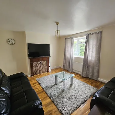 Apartment Newly Decorated 2 Bedroom Flat In South East London