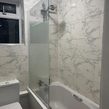 Apartment Newly Decorated 2 Bedroom Flat In South East London