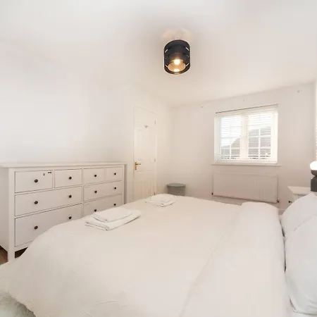 Pass The Keys Gorgeous 4 Bedroom House Near Station Mins To London * Sidcup