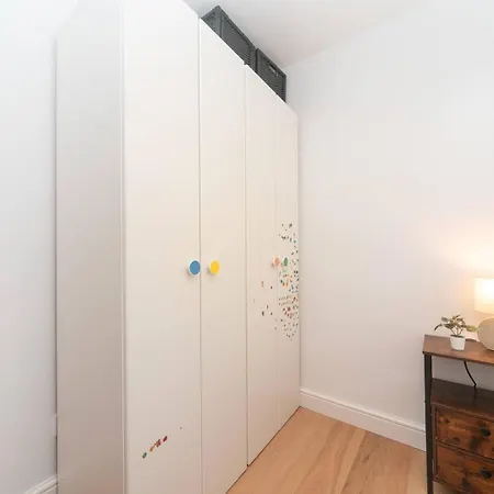 Pass The Keys Gorgeous 4 Bedroom House Near Station Mins To London Holiday home Sidcup