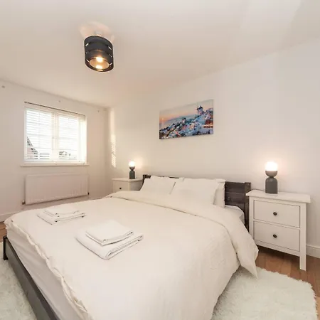 Pass The Keys Gorgeous 4 Bedroom House Near Station Mins To London Holiday home Sidcup
