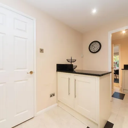 Holiday home Pass The Keys Gorgeous 4 Bedroom House Near Station Mins To London Sidcup