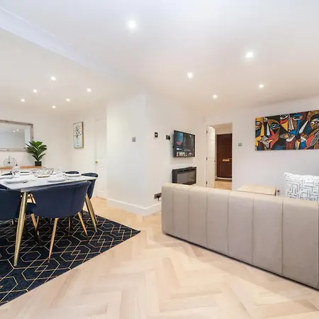 Holiday home Pass The Keys Gorgeous 4 Bedroom House Near Station Mins To London Sidcup