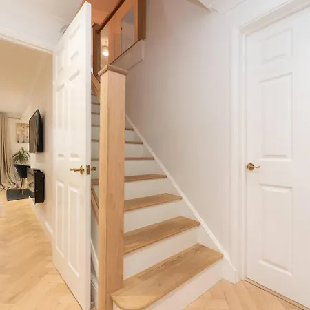 Pass The Keys Gorgeous 4 Bedroom House Near Station Mins To London Sidcup