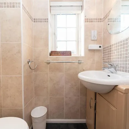 Holiday home Pass The Keys Gorgeous 4 Bedroom House Near Station Mins To London Sidcup