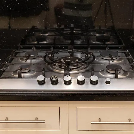 Holiday home Pass The Keys Gorgeous 4 Bedroom House Near Station Mins To London *