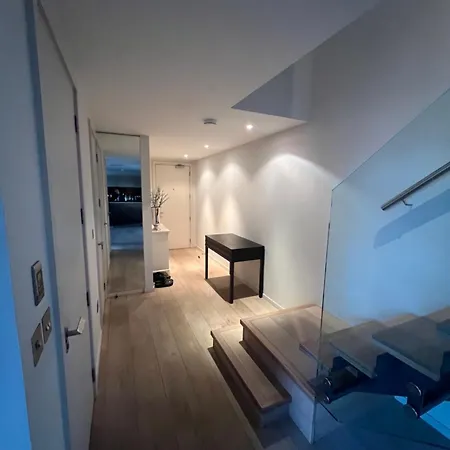 Apartment Penthouse In Canary Wharf London