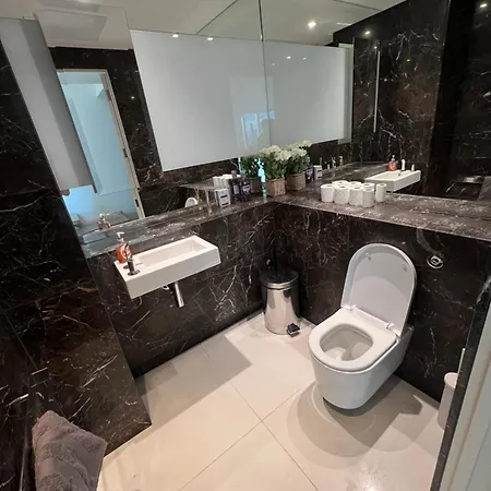 Apartment Penthouse In Canary Wharf London