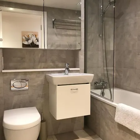 California Building Apartment London