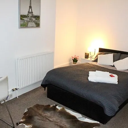 Apartment Large 2 Bedroom In A Great Location Winchmore Hill