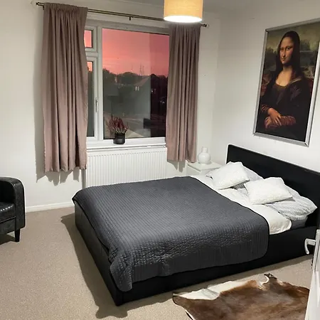Large 2 Bedroom In A Great Location * Winchmore Hill