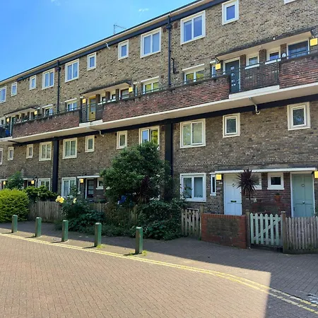 Charming 2-bedroom Flat With Private Balcony Near Islington Station, Canonbury Apartment